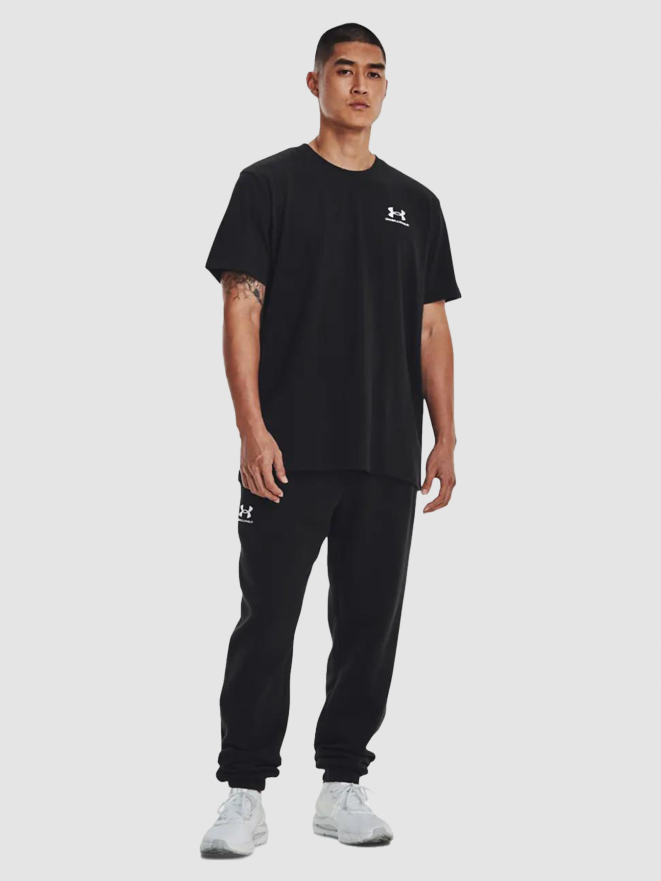 Футболки и поло Under Armour Logo Emb Heavyweight модель 1373997-001 Футболки и поло Under Armour Logo Emb Heavyweight модель 1373997-001 Фото