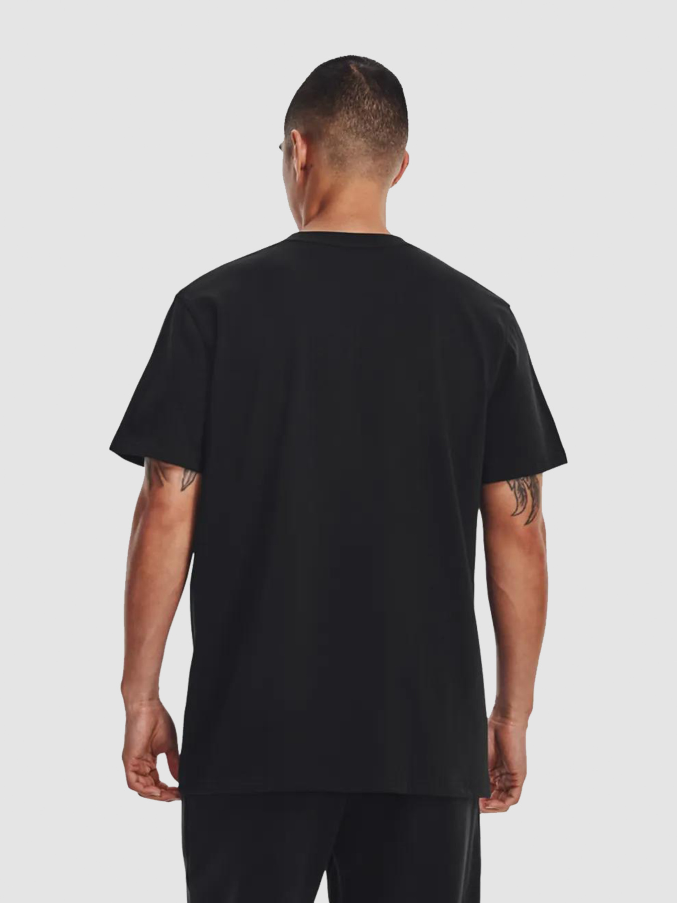 Футболки и поло Under Armour Logo Emb Heavyweight модель 1373997-001 Футболки и поло Under Armour Logo Emb Heavyweight модель 1373997-001 Фото