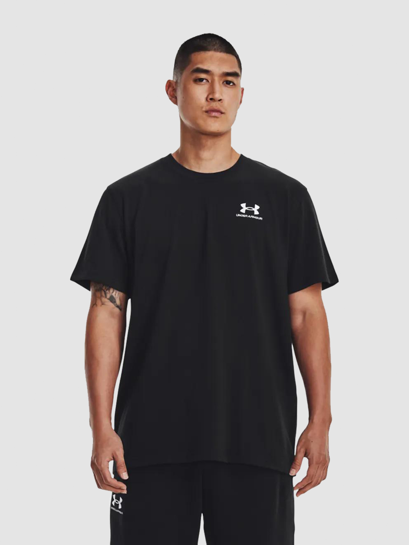 Футболки и поло Under Armour Logo Emb Heavyweight модель 1373997-001 Футболки и поло Under Armour Logo Emb Heavyweight модель 1373997-001 Фото