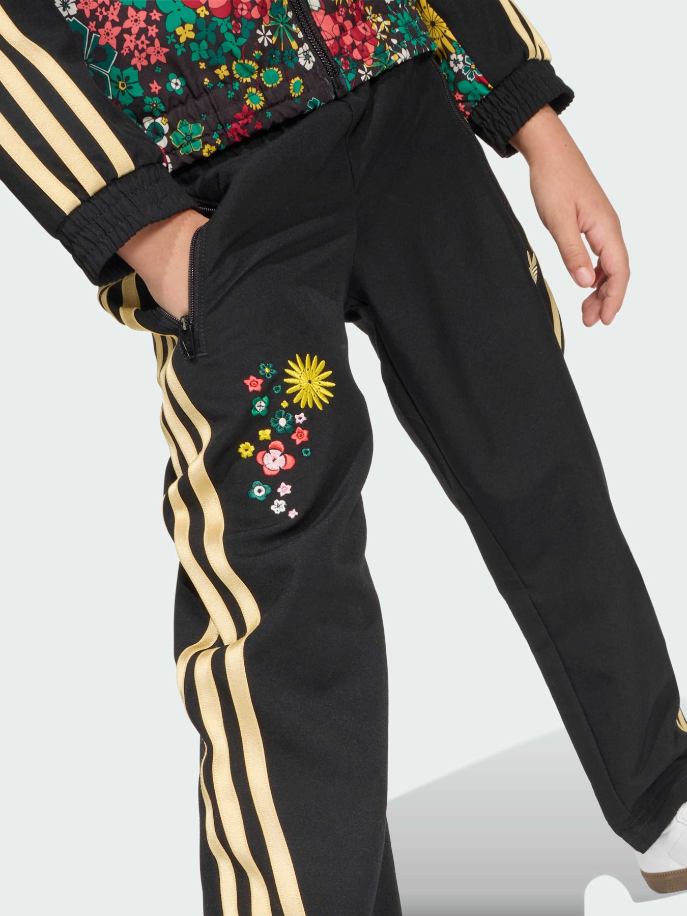 Костюмы Adidas Graphics модель KD5937 Фото