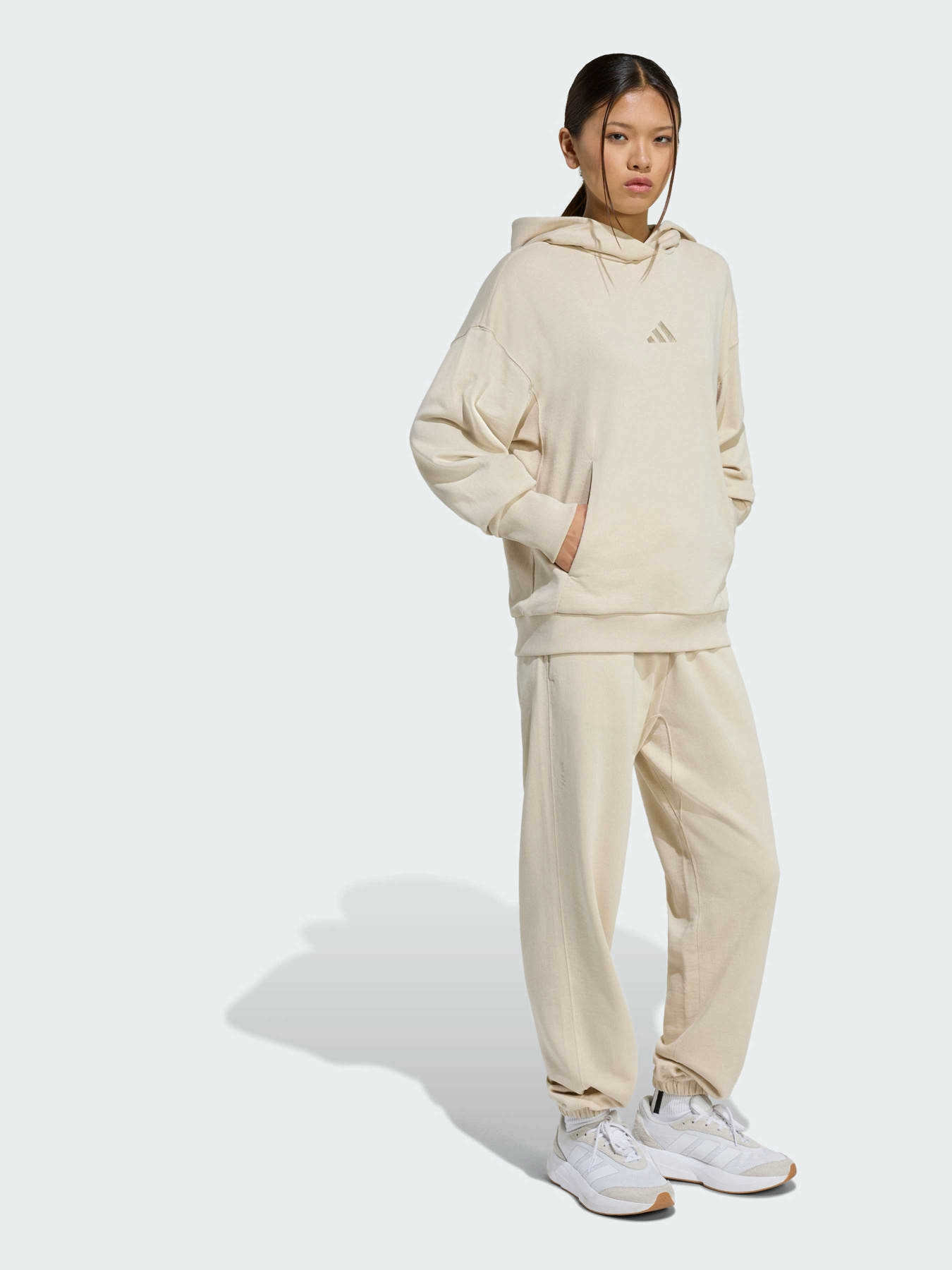 Худи и свитшоты Adidas модель JY7784 Худи и свитшоты Adidas модель JY7784 Фото