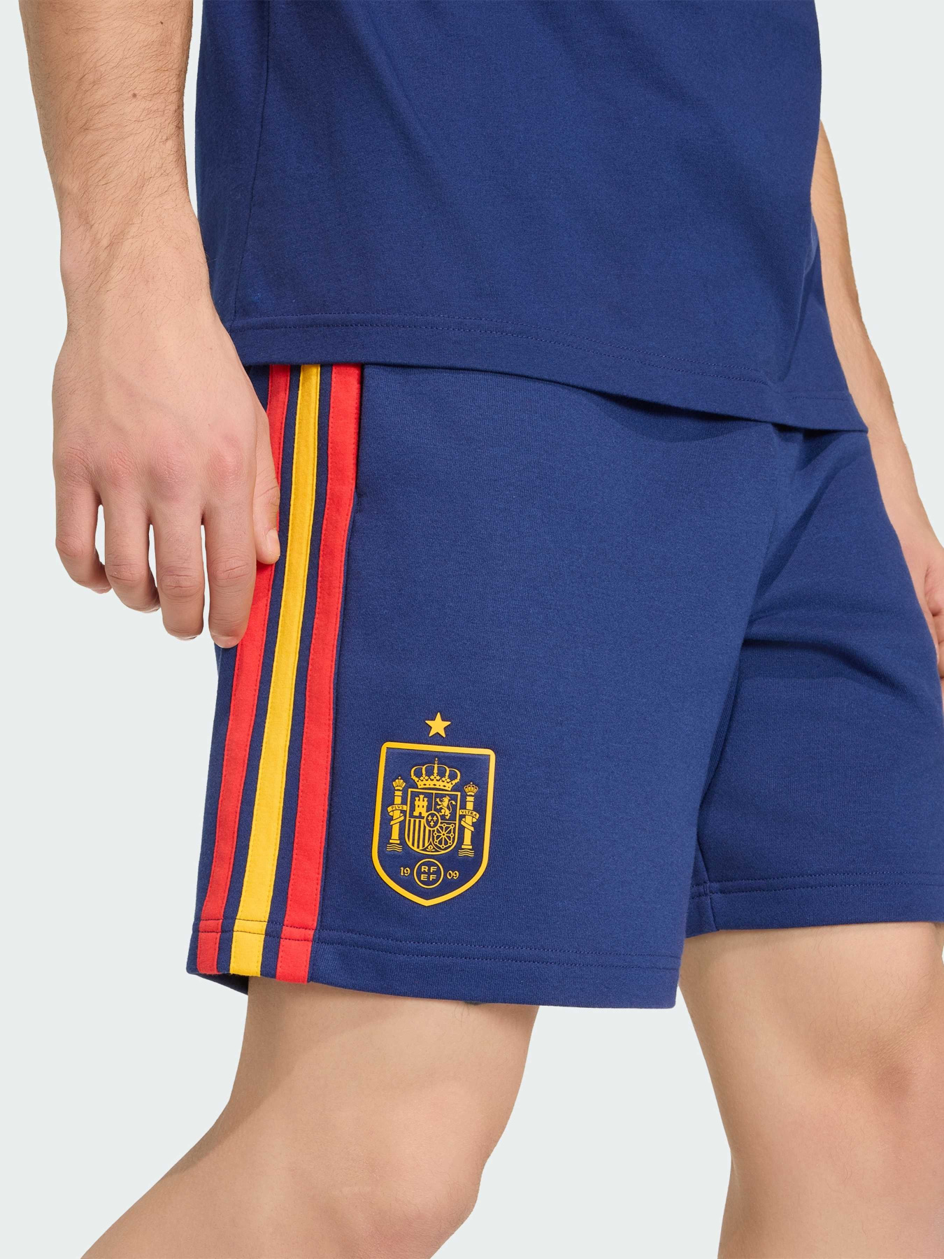 Шорты Adidas модель JZ2262 Шорты Adidas модель JZ2262 Фото