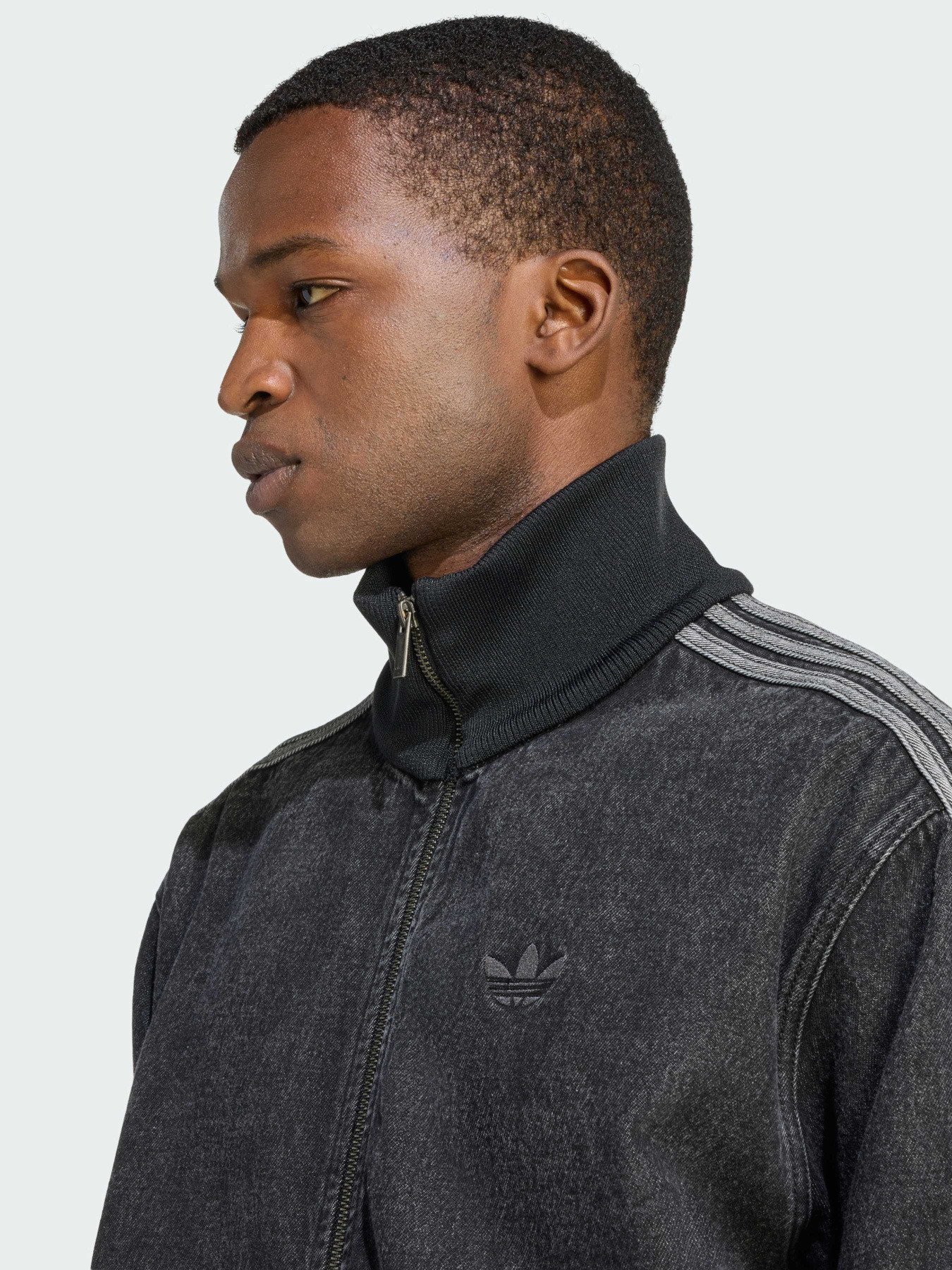 Куртки и дубленки Adidas Adicolor модель KD1516 Куртки и дубленки Adidas Adicolor модель KD1516 Фото