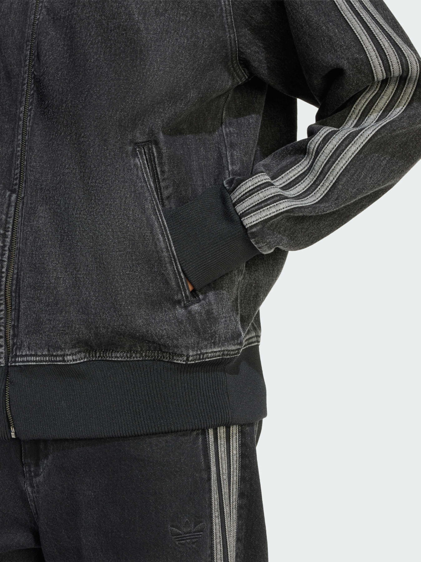 Куртки и дубленки Adidas Adicolor модель KD1516 Куртки и дубленки Adidas Adicolor модель KD1516 Фото