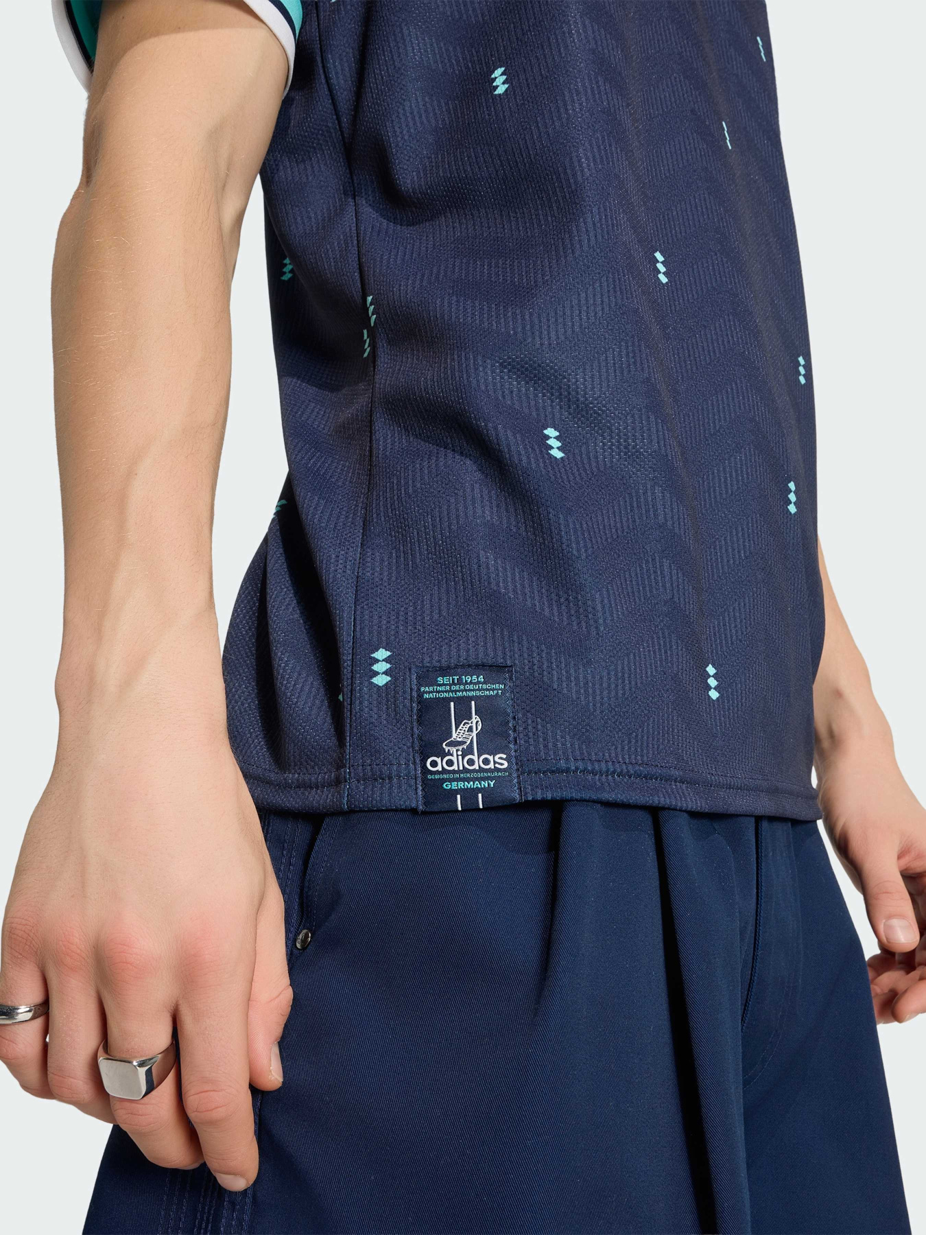 Футболки и поло Adidas модель JN2074 Футболки и поло Adidas модель JN2074 Фото
