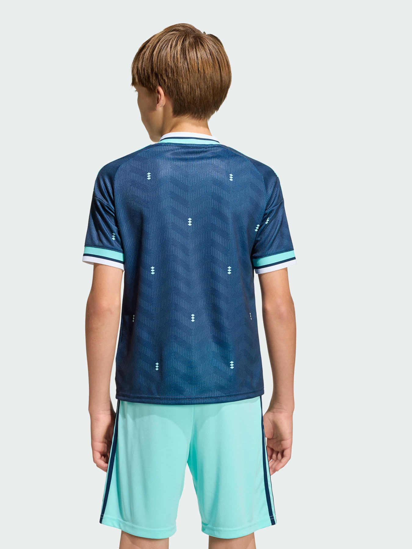 Футболки і поло Adidas модель JZ4569 Футболки і поло Adidas модель JZ4569 Фото