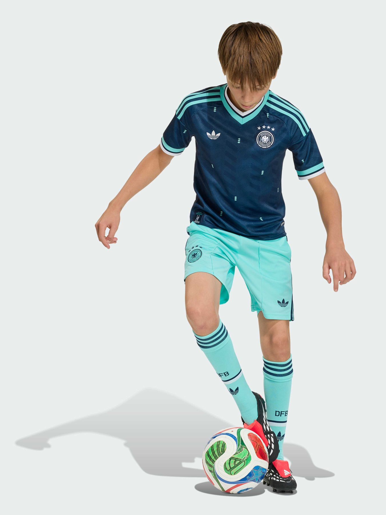 Футболки і поло Adidas модель JZ4569 Футболки і поло Adidas модель JZ4569 Фото