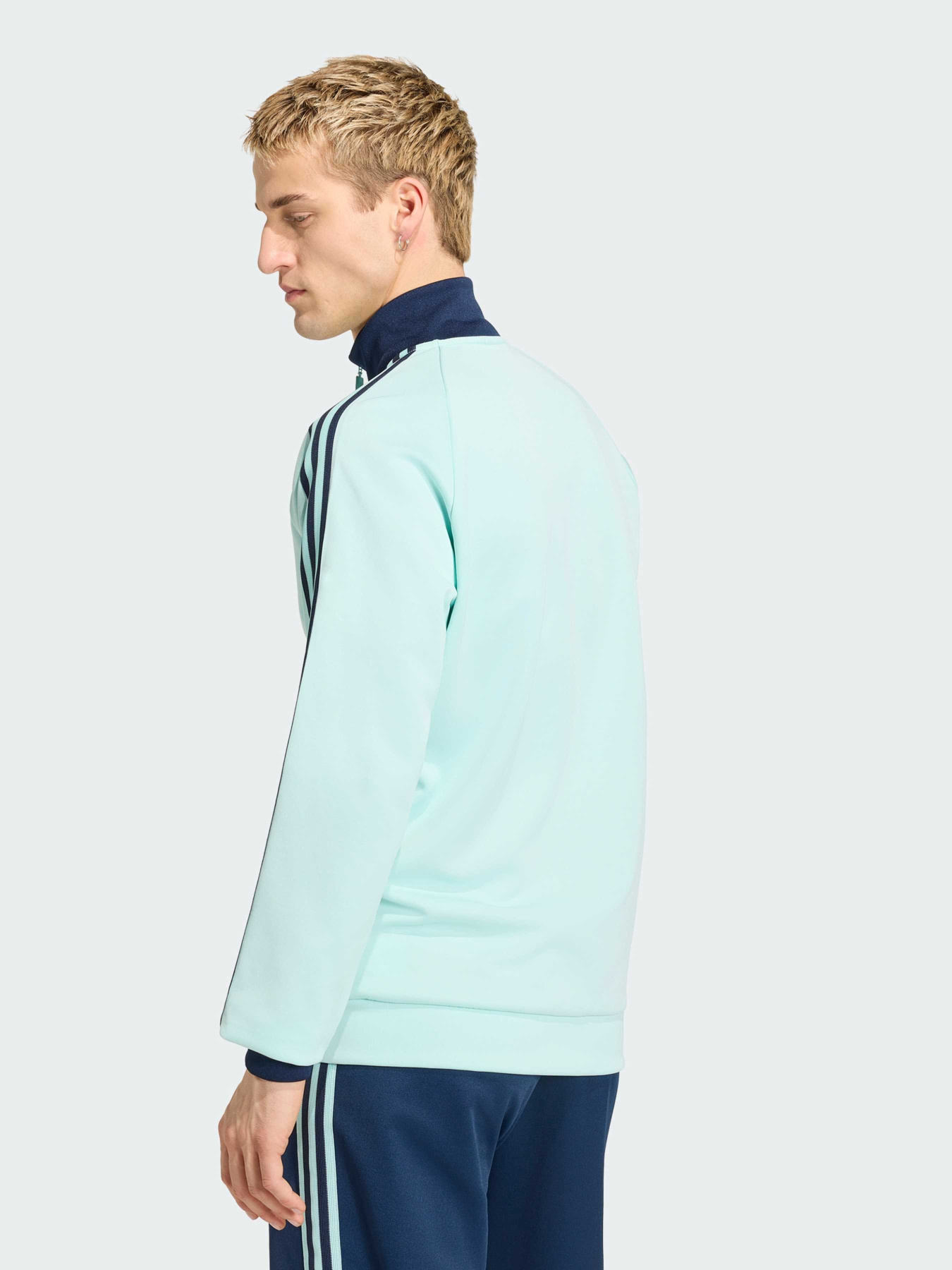 Худи и свитшоты Adidas модель JZ9340 Худи и свитшоты Adidas модель JZ9340 Фото