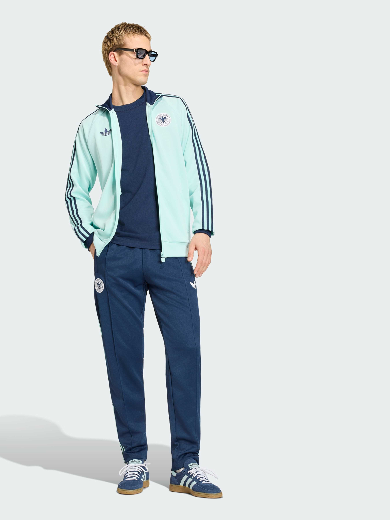 Худи и свитшоты Adidas модель JZ9340 Худи и свитшоты Adidas модель JZ9340 Фото