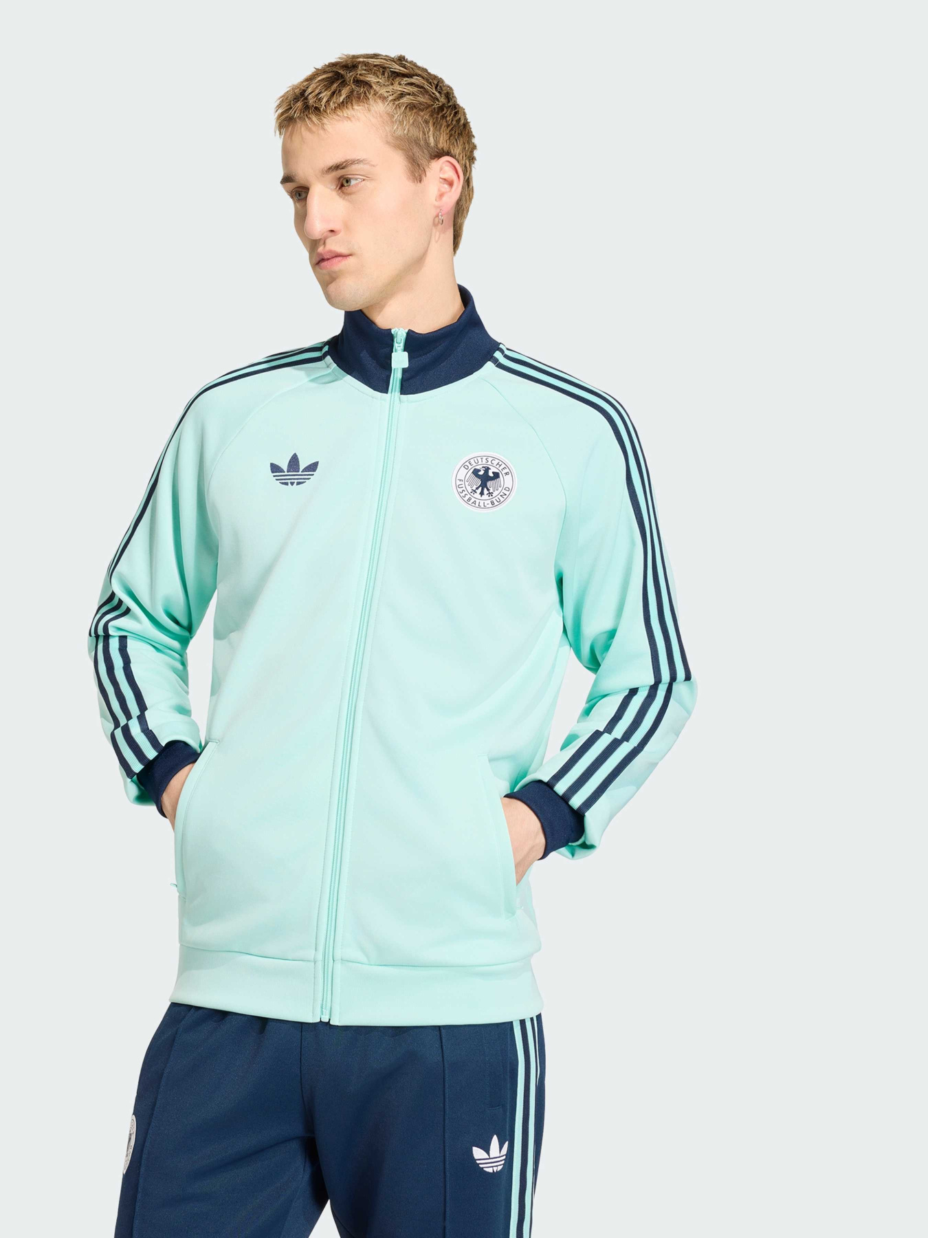 Худи и свитшоты Adidas модель JZ9340 Худи и свитшоты Adidas модель JZ9340 Фото