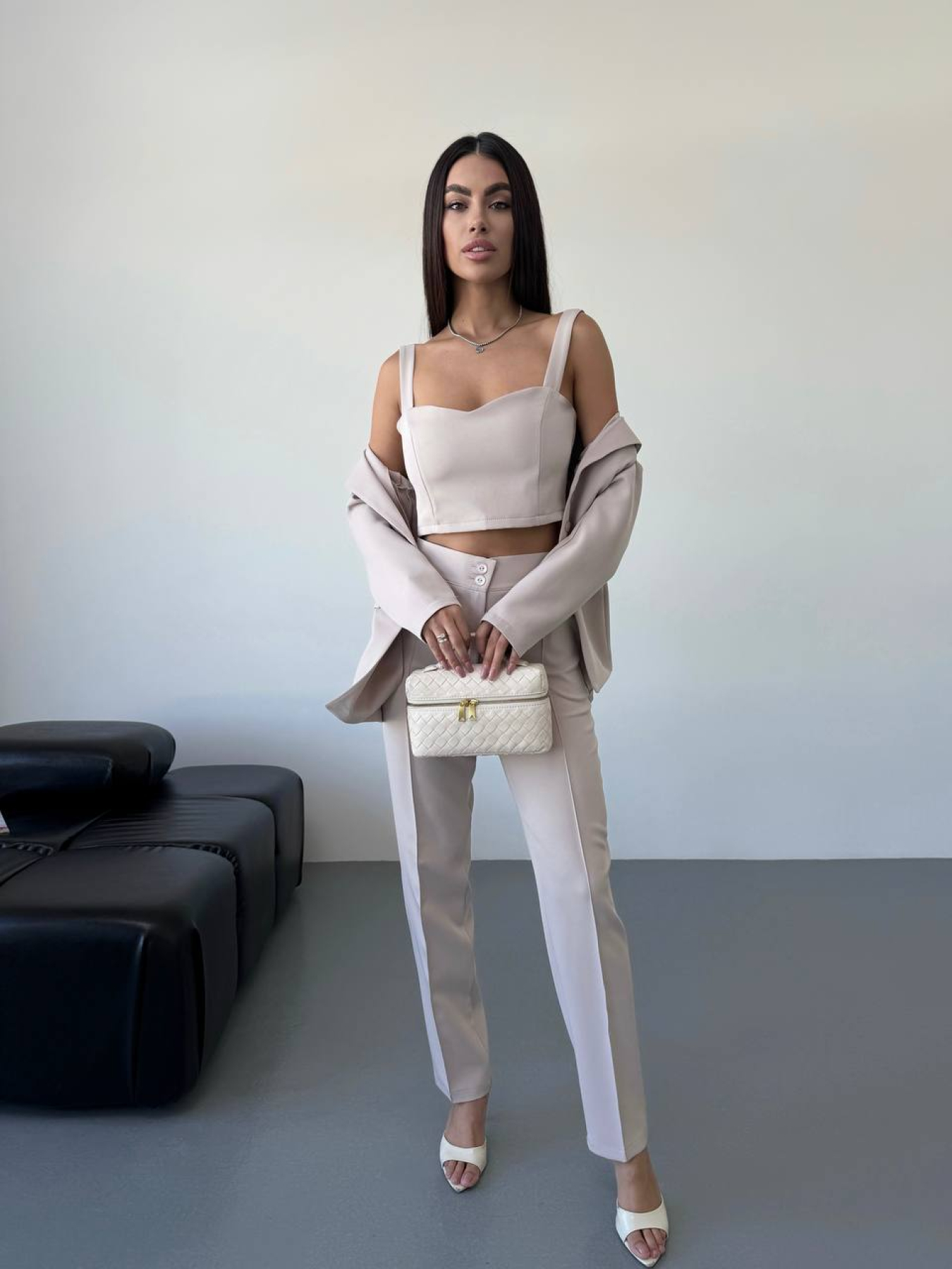 Костюми Uaclothes модель like14651-bezhevj Костюми Uaclothes модель like14651-bezhevj Фото