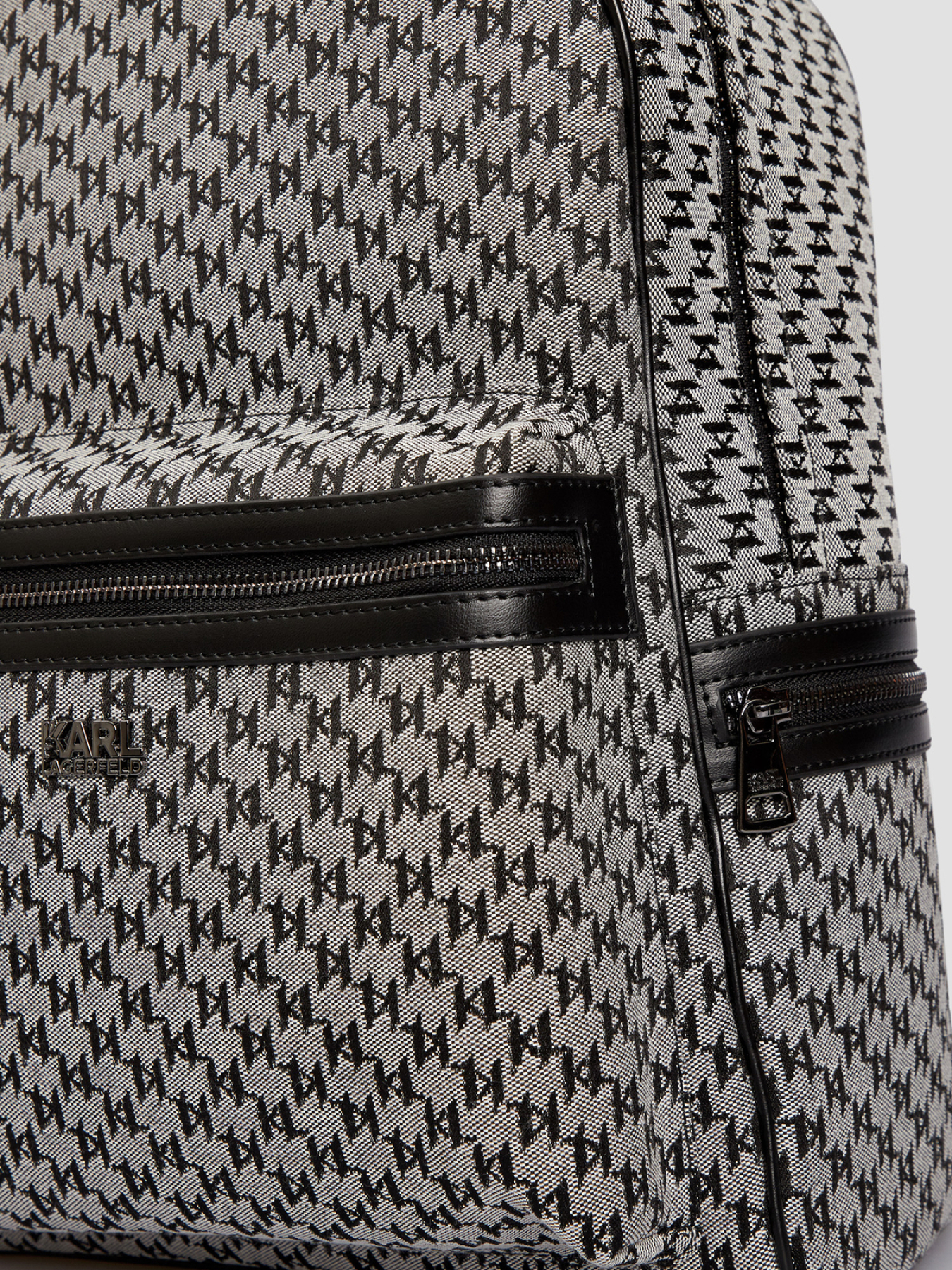 Рюкзаки Karl Lagerfeld модель 534115.805908;990 Рюкзаки Karl Lagerfeld модель 534115.805908;990 Фото