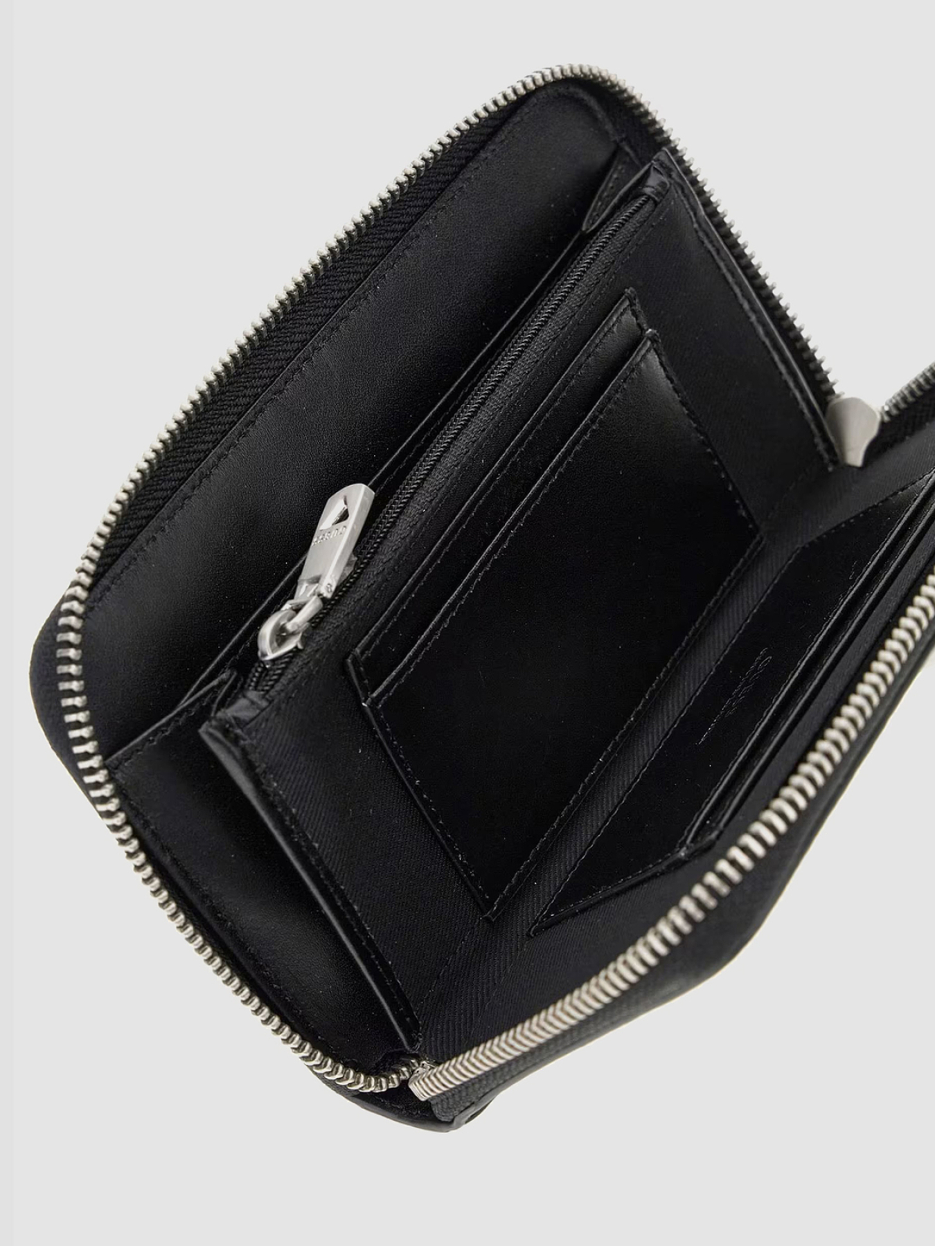 Кошельки GUESS модель SMBAGR.LEA28;BLA Кошельки GUESS модель SMBAGR.LEA28;BLA Фото