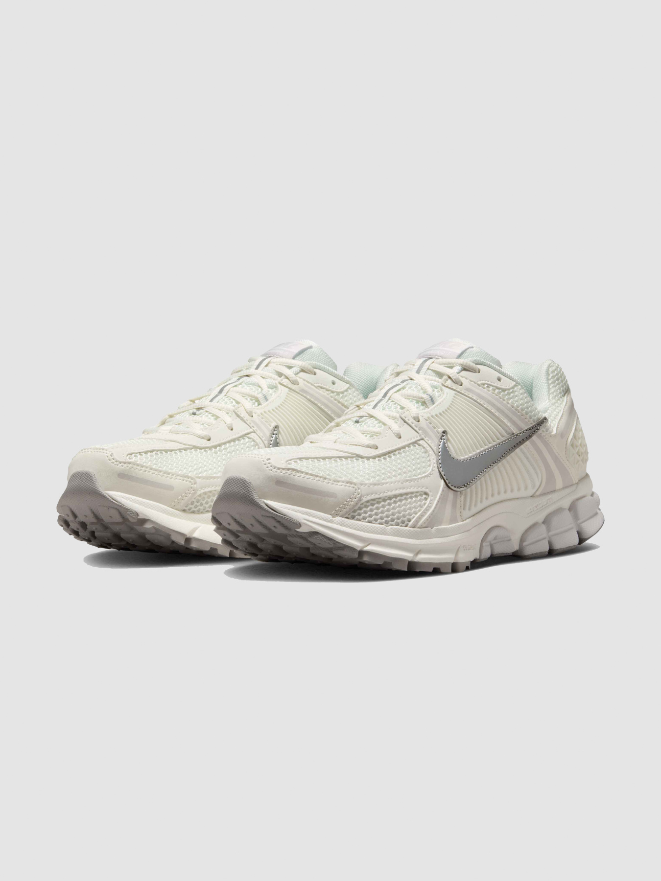 Кросівки NIKE Zoom Vomero 5 модель FB9149-103 Фото