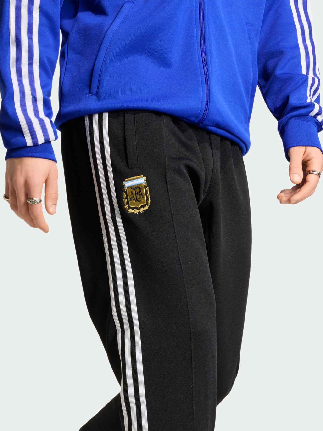 Брюки Adidas модель JZ6306 Брюки Adidas модель JZ6306 Фото