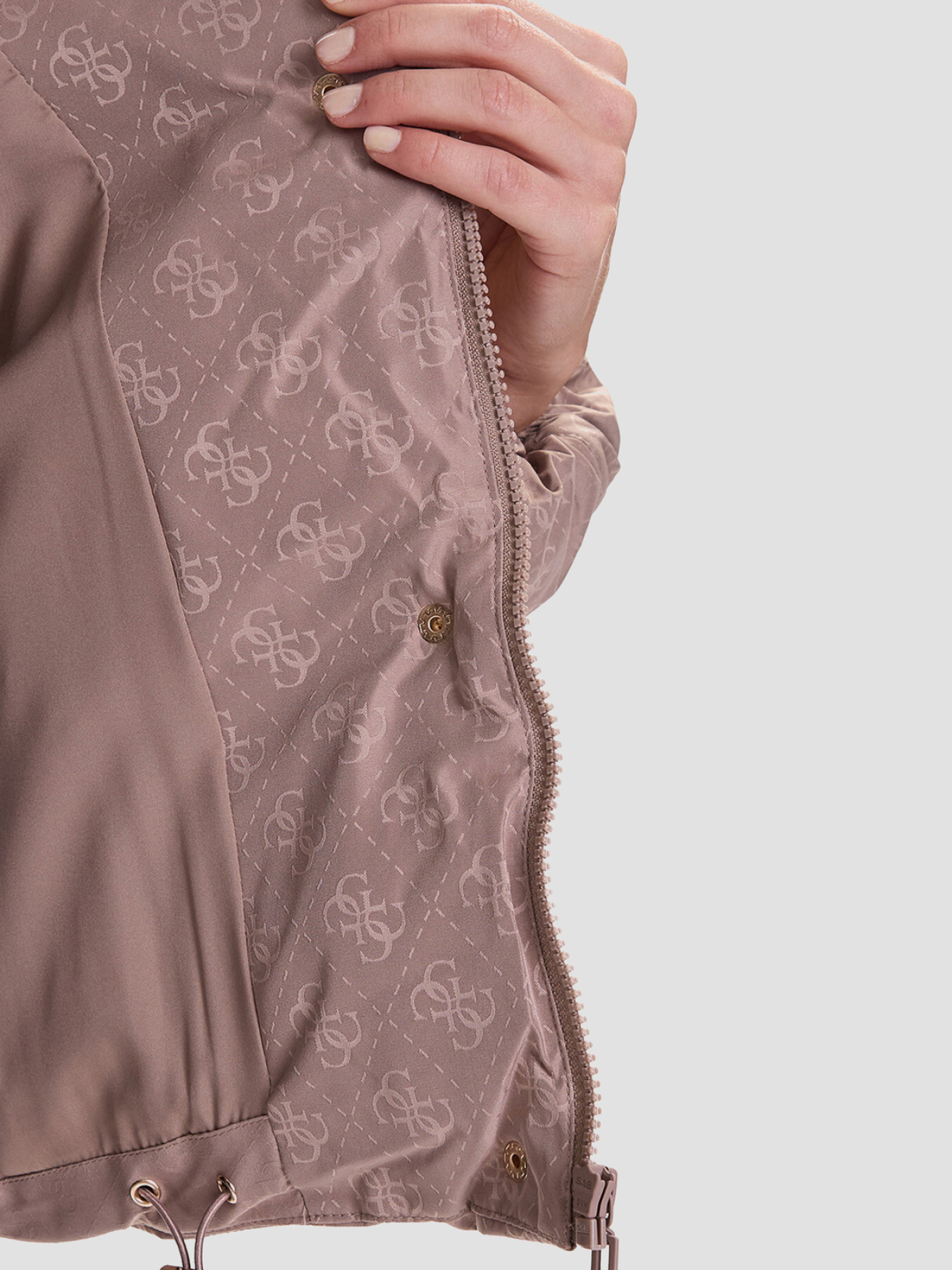 Куртки и дубленки GUESS модель V5BL07.WGLW2;FNGX Фото