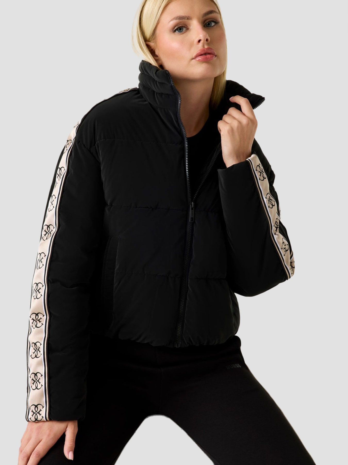 Куртки та дублянки GUESS модель V5BL11.WGYC2;JBLK Фото