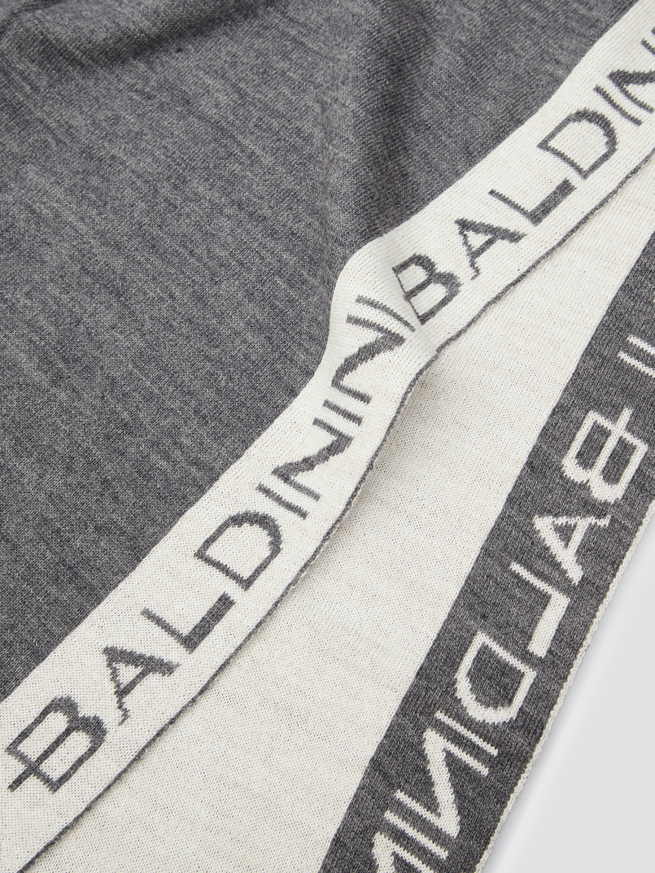 Шарфы и платки Baldinini модель R3A001XXMSLA;0700 Шарфы и платки Baldinini модель R3A001XXMSLA;0700 Фото
