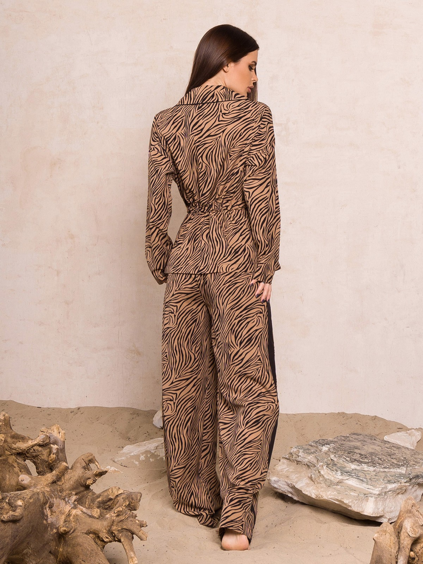 Костюмы ISSA Plus модель 13162_brown Фото